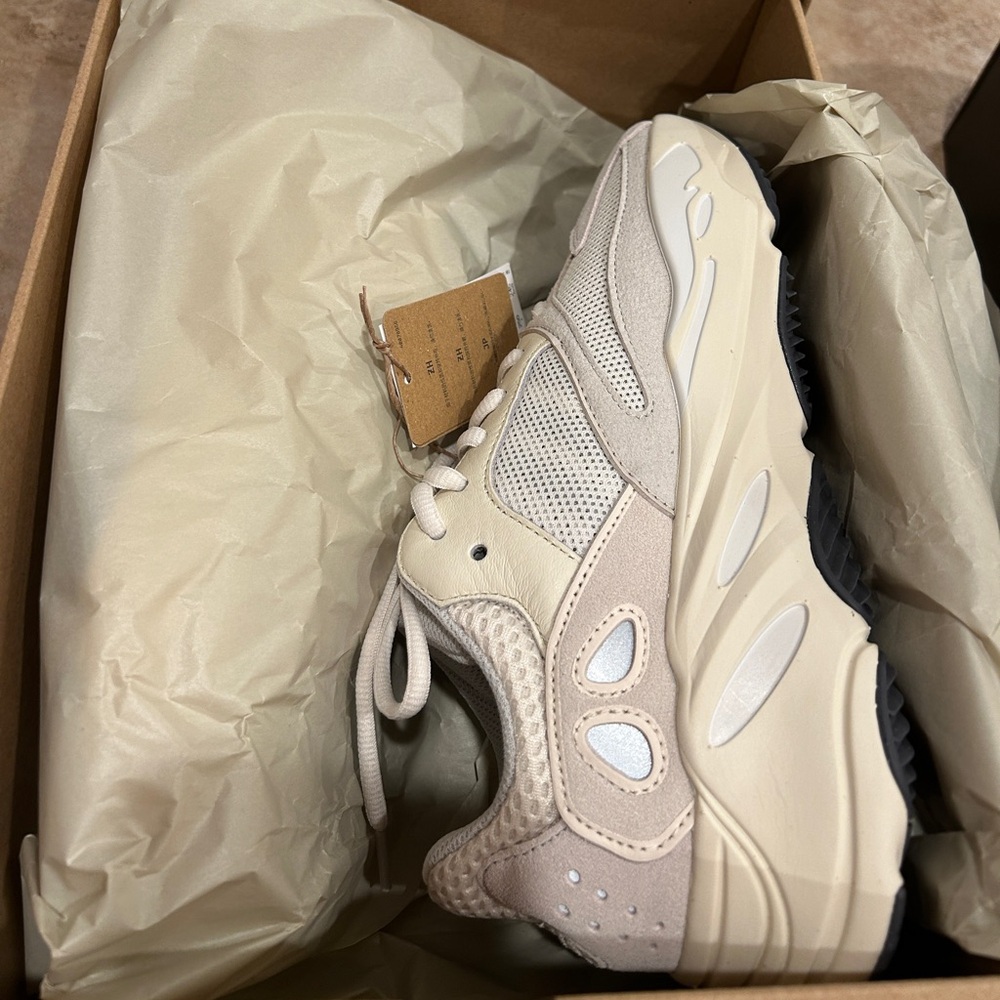 Yezzy Boost 700